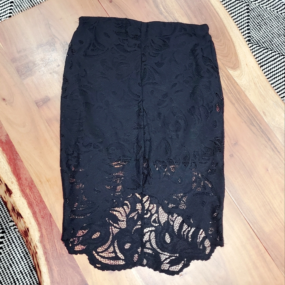 Black Lace High-waisted Hi-Low Scalloped Lace Skirt- Size Small